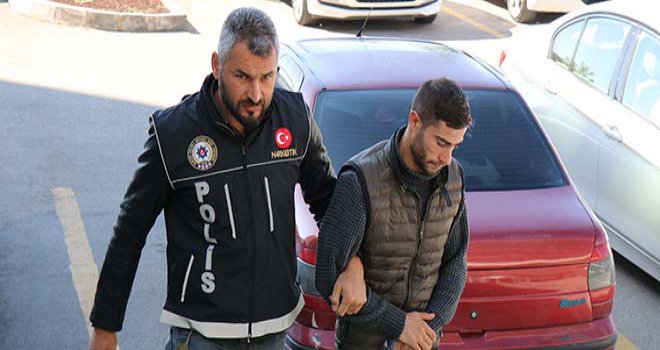 1 kilo 29 gram skunkla yakalanan şahıs adliyeye sevk edildi