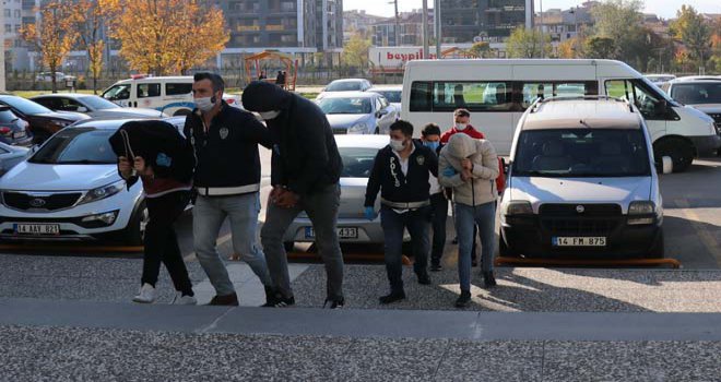 100 bin lira değerinde kereste çalan 4 kişi adliyeye sevk edildi