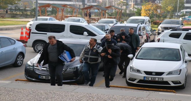 11 villadan 2 milyonluk soygun yapıp, girdikleri evde yemek pişirip yediler
