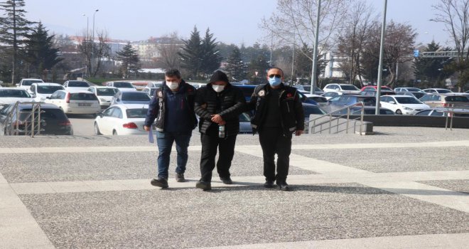 15 kilo uyuşturucuyla yakalanan şüpheli adliyeye sevk edildi....