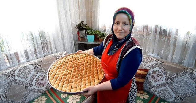 15 yıldır elinden oklava düşmüyor: Fırın değil Hacer'in mutfağı