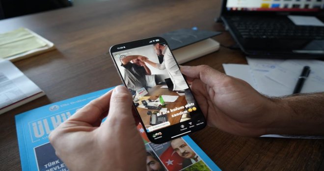 2. el otomobil pazarında müşteriyle adeta kavga eder gibi pazarlık yapan esnaf sosyal medyada yoğun ilgi gördü