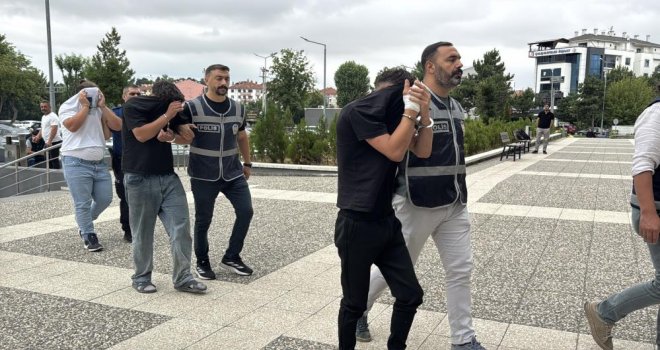 200 bin liralık alkol çaldılar: 'Hepsini içtik'