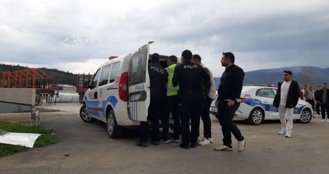 3 kişinin yaralandığı kaza sonrası ortalık karıştı......