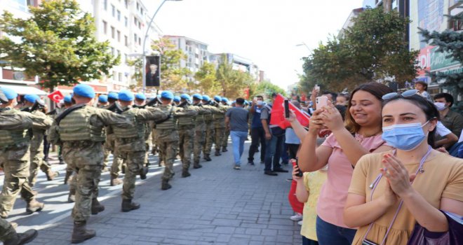 30 Ağustos Zafer Bayramı’nda komandolar caddeleri inletti