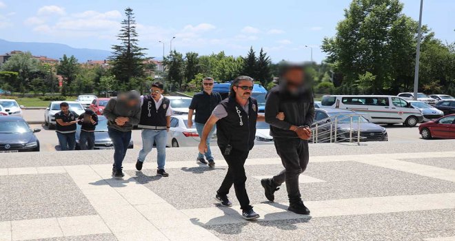 50 bin liralık yöresel ürün çalanlar güvenlik kamerasına yakalandı