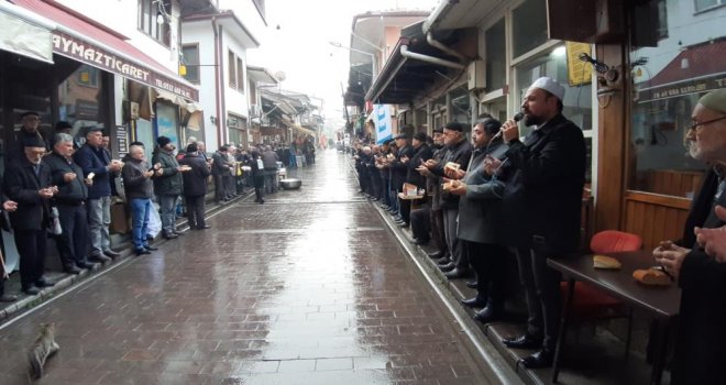 7 asırlık geleneği yağmurlu havaya rağmen sürdürdüler.....