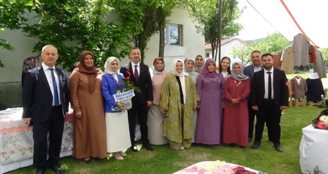 8 kadın halk eğitimde öğrendiği işçilikle, el emeği ürünlerle sergi açtı