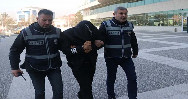 80 yaşındaki kadını dolandırmaya çalışırken suçüstü yakalandı