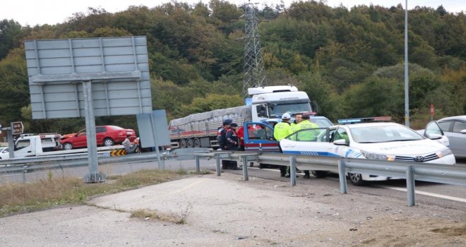 Abant kavşağında kaza: 3 yaralı......