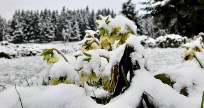 Abant'ta Nisan ayında kar güzelliği.....