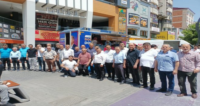 AK PARTİ ŞEHİTLERİN RUHU İÇİN PİLAV DAĞITTI