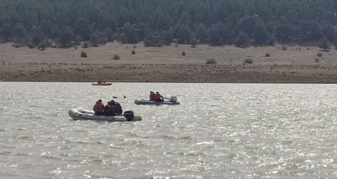 Alabora olan tekneden düşen Ferdi Uludağ'ı arama çalışmaları sürüyor