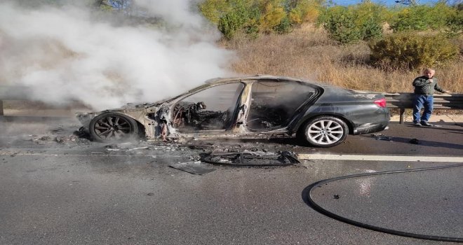 Alevlere teslim olan otomobil küle döndü....