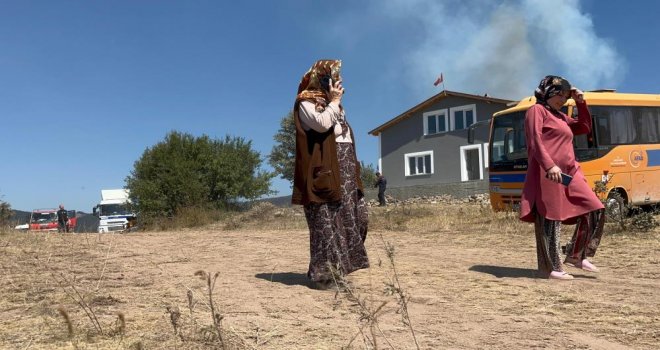 Alevlerin tekrardan göğe yükseldiği köyde vatandaşlar tedirgin: 'Çok korktuk, arabada yatıyoruz'