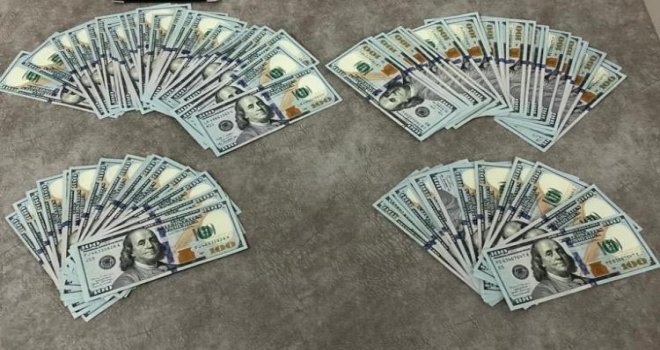 Alışveriş merkezine gelen vatandaşın 8 bin dolarını çaldılar