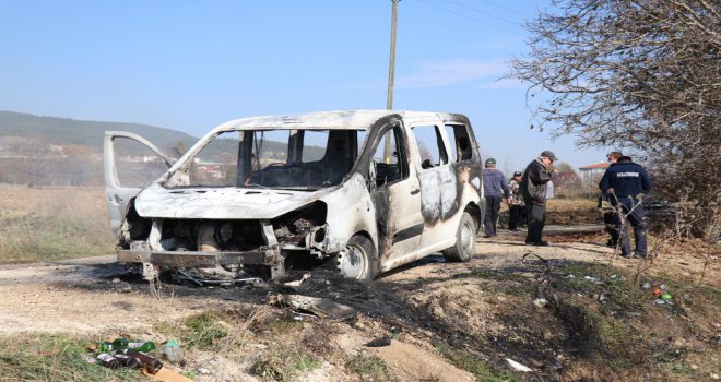 Alkollü sürücünün içindeyken ateşin üzerine park ettiği araç küle döndü