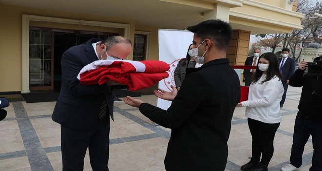 ‘Anadolu gönül yolu’ projesinin ay-yıldızlı bayrakları yola çıktı