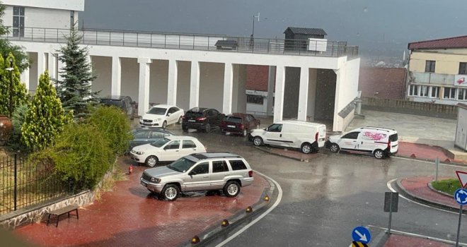 Aniden bastıran sağanak hayatı olumsuz etkiledi......