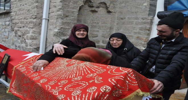 Anne ve kızı enkaz altında can vermişti, yakınlarının feryatları yürekleri dağladı