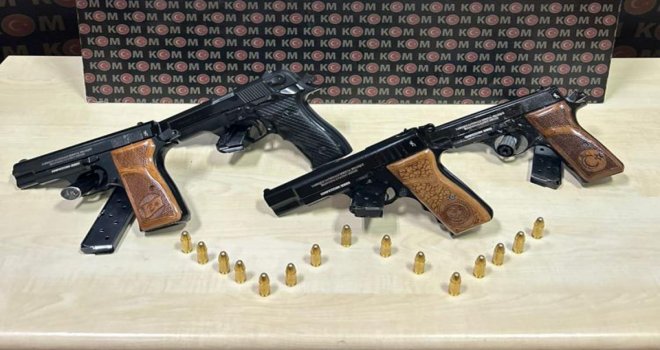 Aracından 3 ruhsatsız tabanca çıktı......