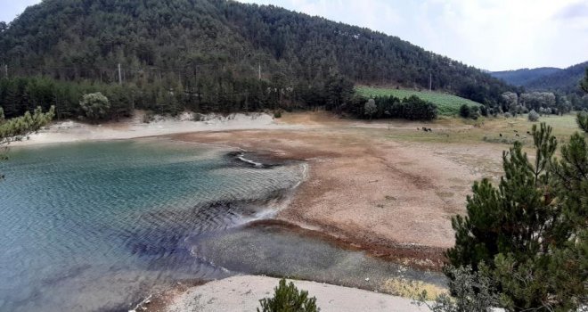 Aşırı sıcaklar Sünnet Gölü’nü vurdu: Sular çekildi, göl kuruma noktasına geldi