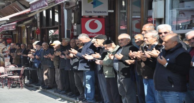 Asırlardır sürdürdükleri esnaf duasında ulu önderimiz Atatürk'ü andılar