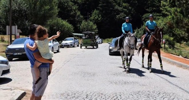 Atlı jandarma timleri Abant'ta görev başında.....
