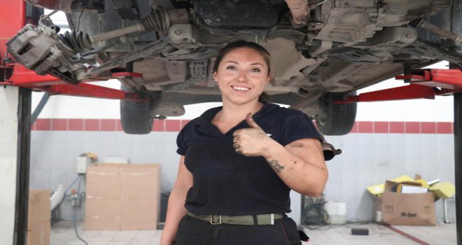 Azmin elinden bir şey kurtulmuyor....