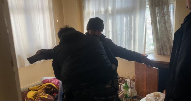 Balkondan tırmanıp girdiği evde 2 gün yaşadı