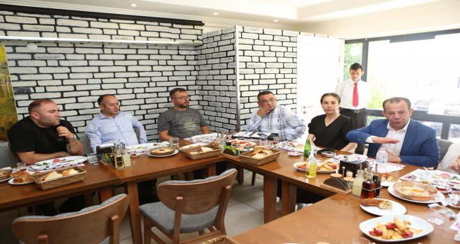 Başkan Özcan Cumhuriyet Caddesi esnaflarını bilgilendirdi