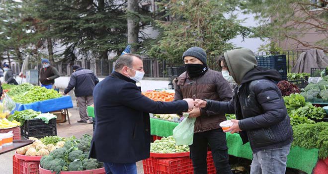 Başkan Özcan’dan kandil helvası ikramı
