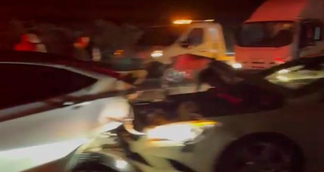 Bayram dönüşü trafiğinde zincirleme kaza: 5 araç birbirine girdi