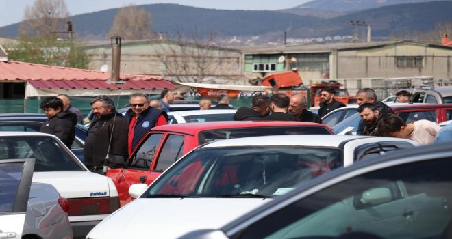 Bayram öncesi ikinci el otomobil pazarında hareketlilik.....