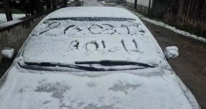 Bayram sabahı kar yağışıyla başladı