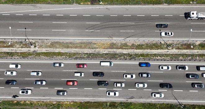 Bayram trafiği sürüyor: Bolu’da kilometrelerce kuyruk.....