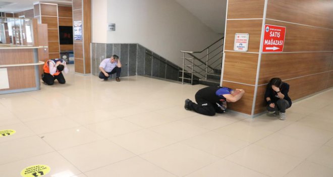 Bolu Adliyesinde deprem tatbikatı gerçekleştirildi