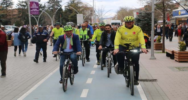 Bolu Belediye Başkanı Tanju Özcan Kanserde erken teşhis için pedal çevirdi  