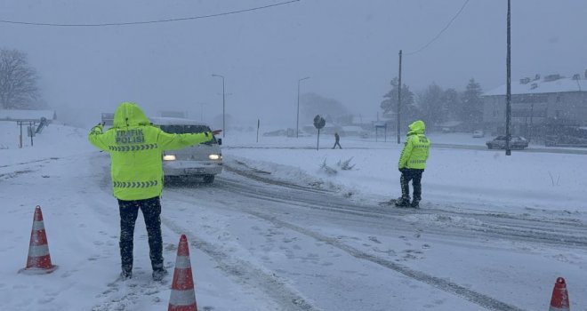 Bolu Dağı geçişi çift yönlü ulaşıma kapandı.....