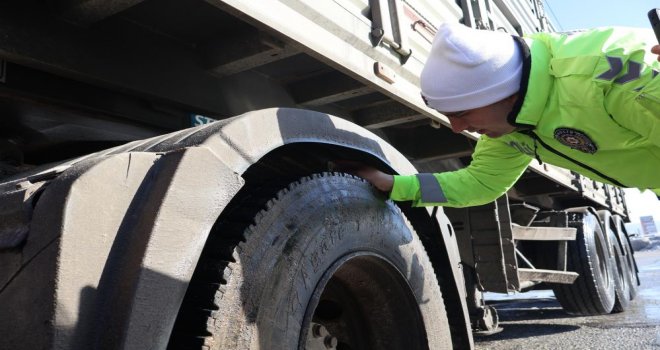 Bolu Dağı geçişinde kış lastiği denetimi……