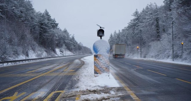 Bolu Dağı'nda hafif kar yağışı etkili oluyor.....