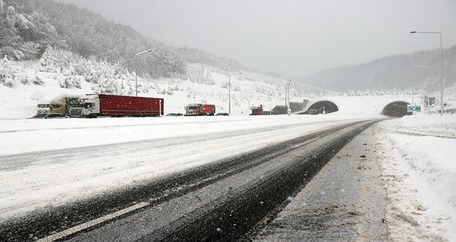 Bolu Dağı’nda kar kalınlığı 1 metreye ulaştı