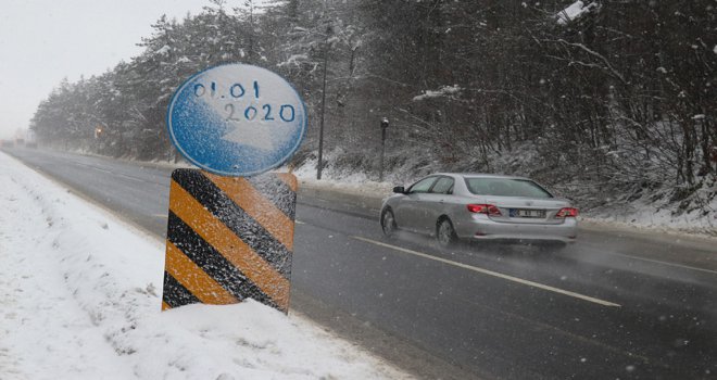 Bolu Dağı’nda kar yağışı etkisini artırarak devam ediyor
