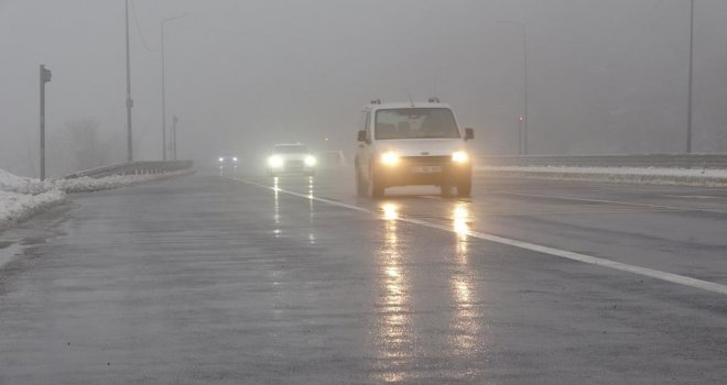 Bolu Dağı'nda sis ve karla karışık yağmur etkili oluyor
