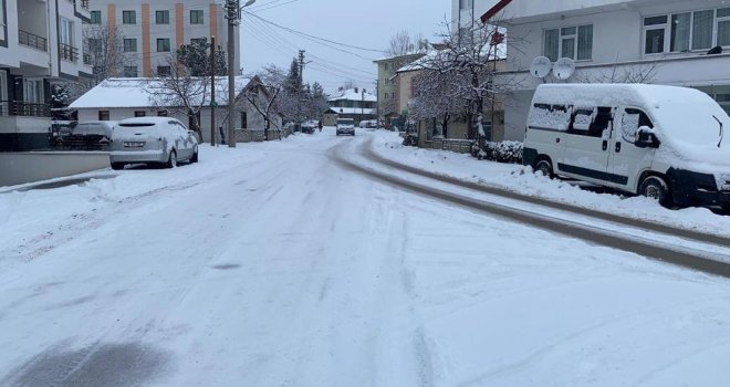 Bolu güne karla uyandı……