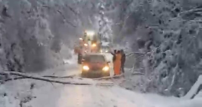 Bolu-Kıbrıscık yolunda mayıs ayında kar esareti