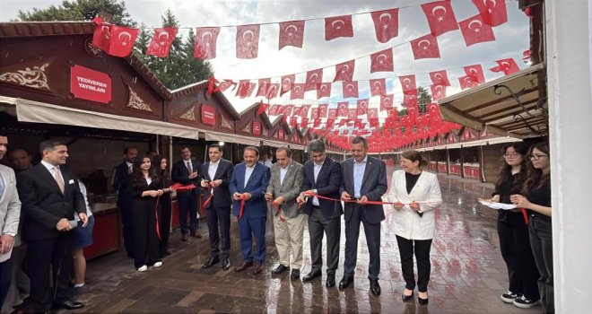 Bolu Kitap Fuarı yağmurun azizliğine rağmen yoğun ilgi gördü 