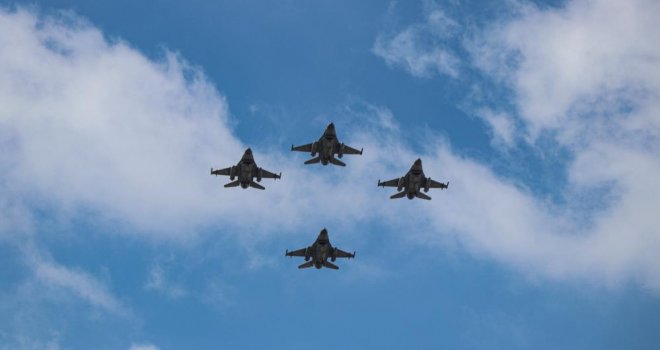 Bolu semalarında F-16 uçakları saygı uçuşu gerçekleştirdi