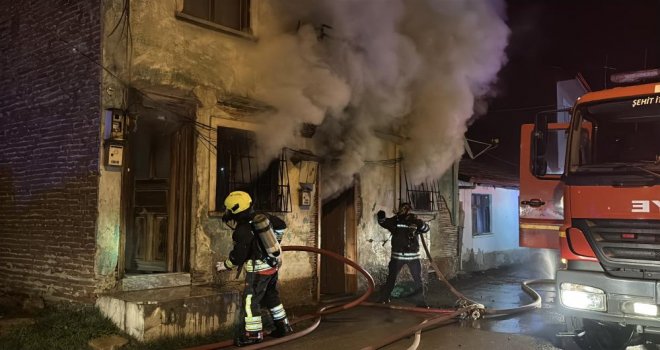 Bolu’da 2 katlı ahşap evde sobadan kaynaklı yangın çıktı: 1 yaralı