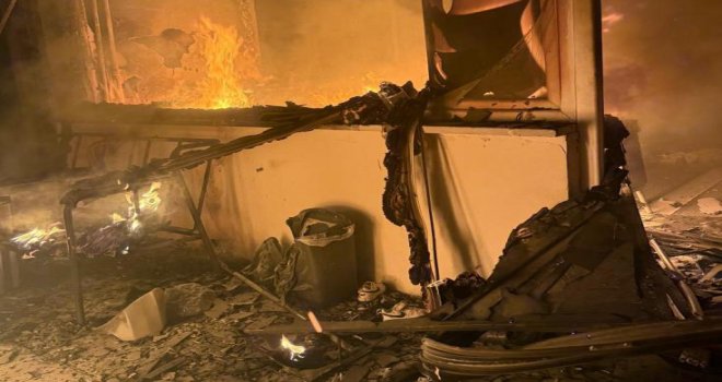 Bolu’da 2 katlı evin bir odası alev alev yandı...